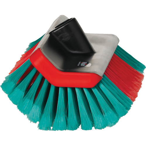 Brosse &agrave; alimentation en eau pour nettoyage des parties hautes et basses des v&eacute;hicules de la s&eacute;rie Transport Sidevic Inc.