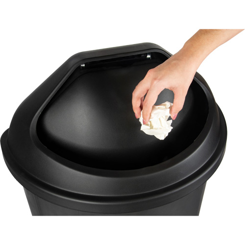 Bac &agrave; d&eacute;chets demi-rond avec couvercle, Poly&eacute;thyl&egrave;ne, 21 gal. US Sidevic Inc.