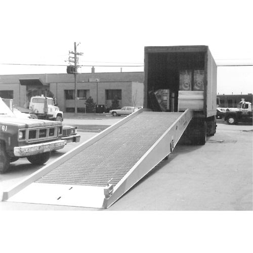 Mobile Yard Ramp, 11000 lbs. Capacity, 84" W x 36' L Sidevic Inc.