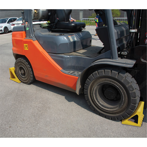 Iron Wheel Chocks Sidevic Inc.