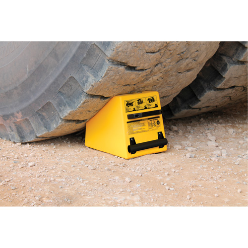 Cale de roue ultra-robuste pour l'exploitation mini&egrave;re Checkers Safety, PEHD, Jaune, 14-1/2" la x 17-1/2" p x 16" h Sidevic Inc.