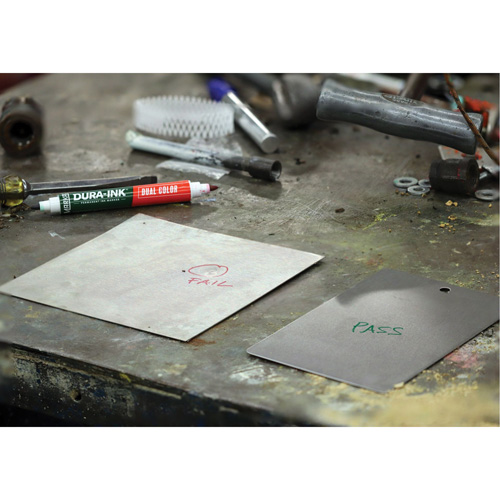 Marqueur &agrave; encre permanente et double couleur Markal Dura-Ink, Vert/Rouge, Pointe Ronde Sidevic Inc.