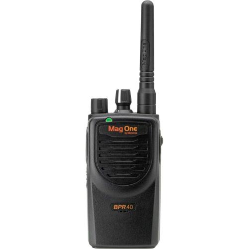 Radio portative de s&eacute;rie BPR40, Bande UHF/VHF, 16 canaux, Port&eacute;e 300 000 pi² Sidevic Inc.