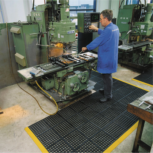 Cushion-Ease&reg; 550 Interlocking Anti-Fatigue Mat, Slotted, 3' x 3' x 3/4", Black, Rubber Sidevic Inc.
