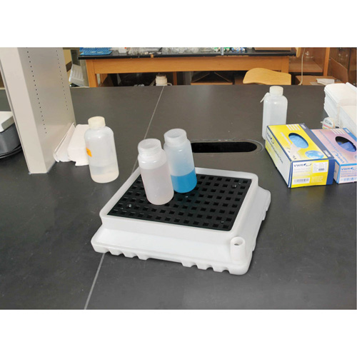 P4 Ultra-Spill Tray, 17" lo x 21" la x 4" h, Cap. de d&eacute;versement 2,9 gal. US Sidevic Inc.