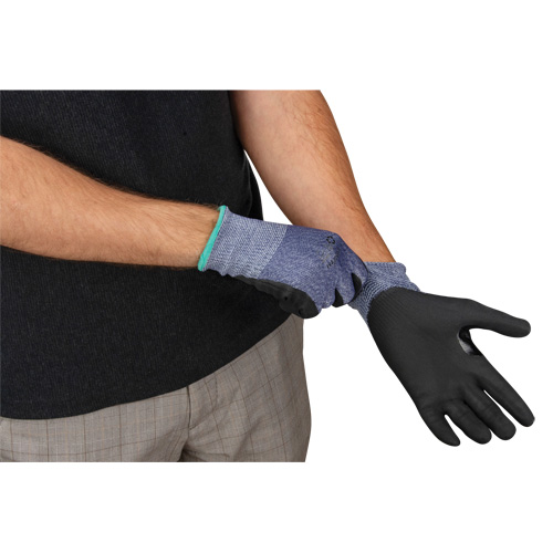 Gants r&eacute;sistant &agrave; la coupe, Taille Moyen, Calibre 15, Rev&ecirc;tement Mousse de nitrile, Enveloppe en PEHP, ASTM ANSI niveau A3 Sidevic Inc.