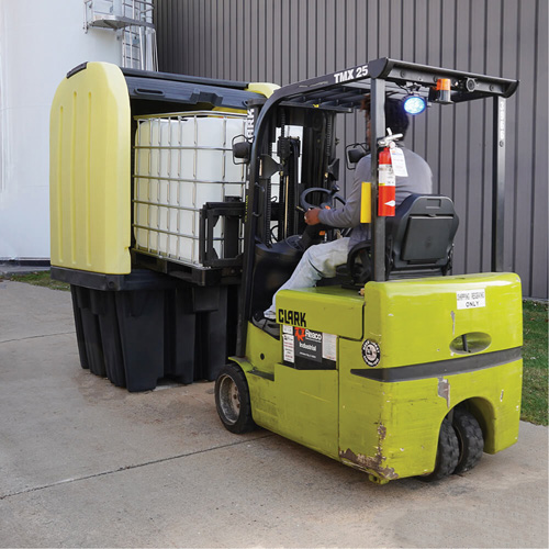 Palette anti-d&eacute;versement jaune &agrave; couvercle rigide roulant, 65" lo x 65" la x 101" h, Capacit&eacute; de charge 5000 lb Sidevic Inc.
