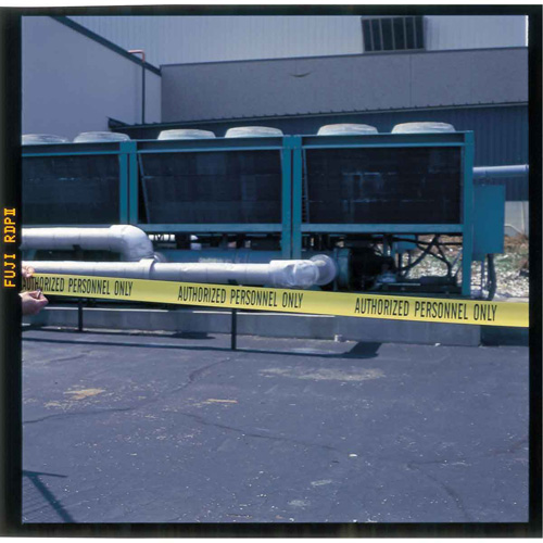 Ruban pour barricade, Anglais, 3" la x 200' lo, 3 mils, Noir sur jaune Sidevic Inc.