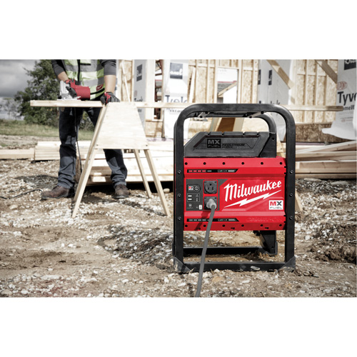 Bloc d'alimentation MX Fuel Carry-On, 1800 W/3600 W, Lithium-ion, 20-4/5" ha x 12" la x 15" p x 49,7 lb Sidevic Inc.