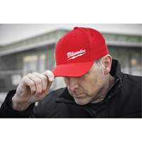 Casquette ajust&eacute;e Flexfit, Rouge, Poly-coton Sidevic Inc.