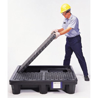 Ultra-Spill Pallet mod&egrave;le &eacute;conomique, 4 barils, Capacit&eacute; de d&eacute;versement 66 gal. US, 53" x 53" x 11,8" Sidevic Inc.