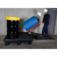 Ultra-Spill Pallet mod&egrave;le &eacute;conomique, 4 barils, Capacit&eacute; de d&eacute;versement 66 gal. US, 53" x 53" x 11,8" Sidevic Inc.