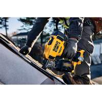 15° Cordless Coil Roofing Nailer Kit, 20 V, Lithium-Ion Sidevic Inc.